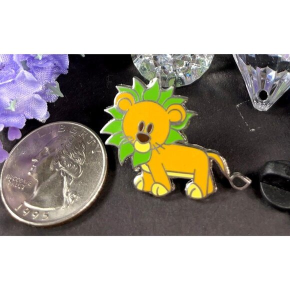 Disney Lion King Trading Pin Baby Simba Cub Leaf Crown Lapel Pin Badge Brooch - Picture 3 of 6